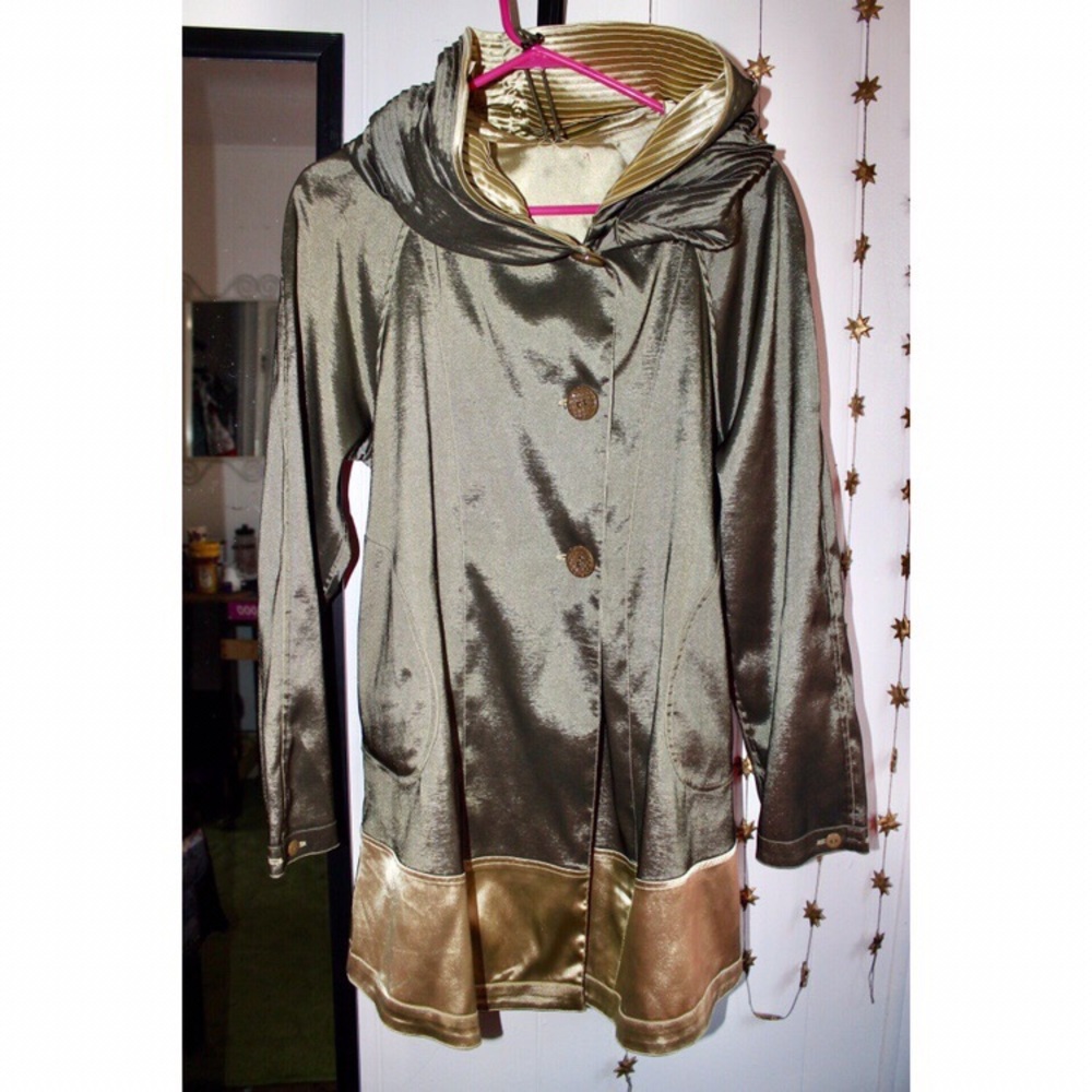 Oversized pleated coat cape